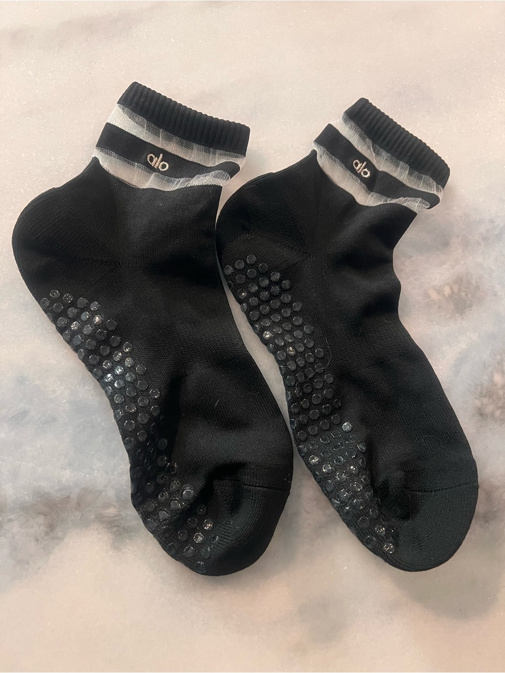 ALO Yoga Black Ankle Grip Socks with White Stripe